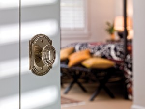 3 Ways to Choose Hardware for Interior Doors 